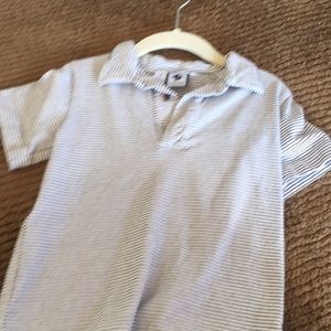 Stripped collar shirt.